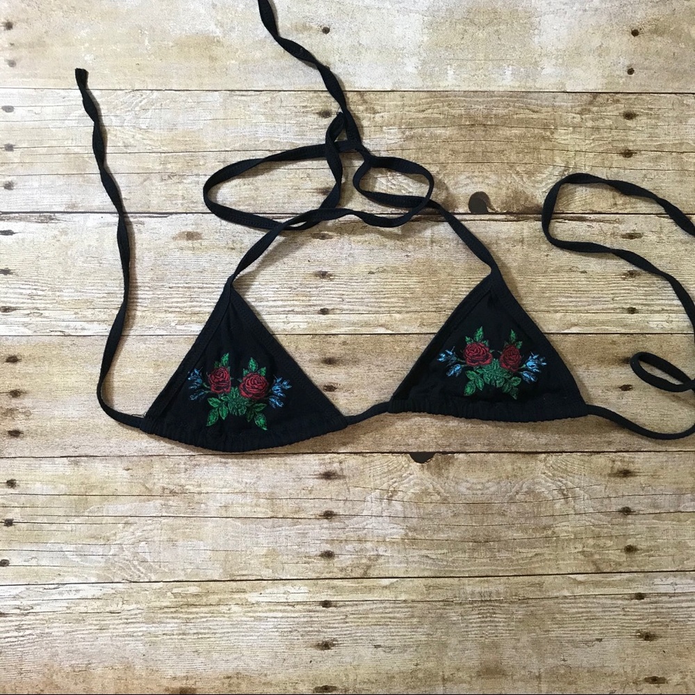 Black tee shirt material triangle top rose graphic